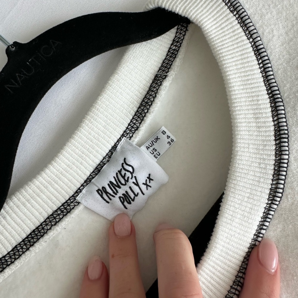 Size 4 Princess Polly “Portland” crewneck - Picture 2 of 2